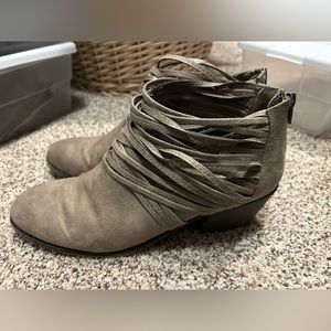 “Barley” by Fergalicious excellent Preowned condition, size 9M